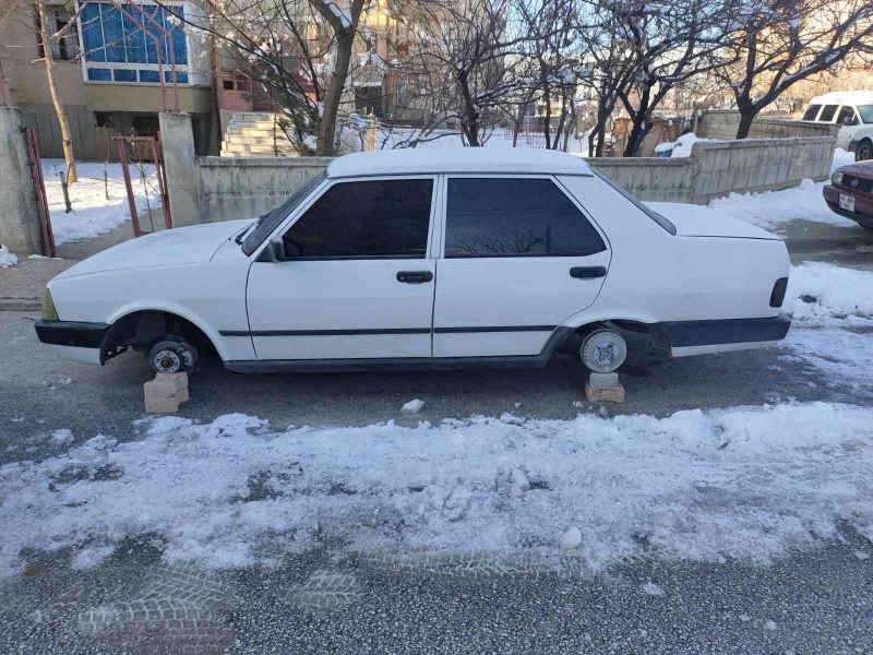 Konya’da 3 günde 4 aracın lastiklerini çalan hırsızlar yakalandı
