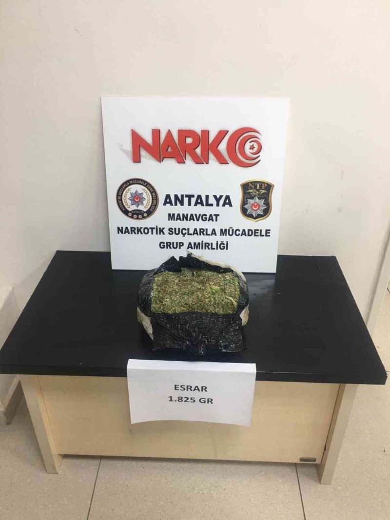 Yolcu otobüsündeki valizden 1 kilo 25 gram esrar çıktı
