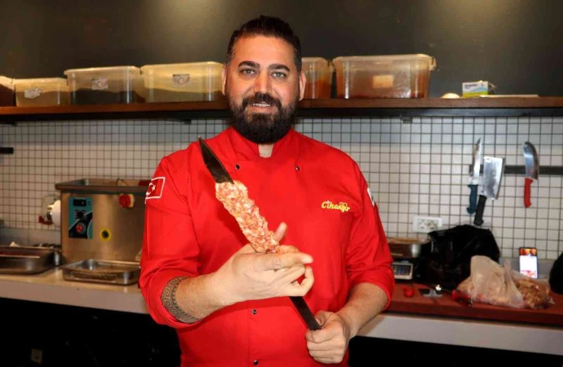 Bulaşıkçılıktan başladı, şimdi 2 restoran, 1 futbol kulübü işletiyor
