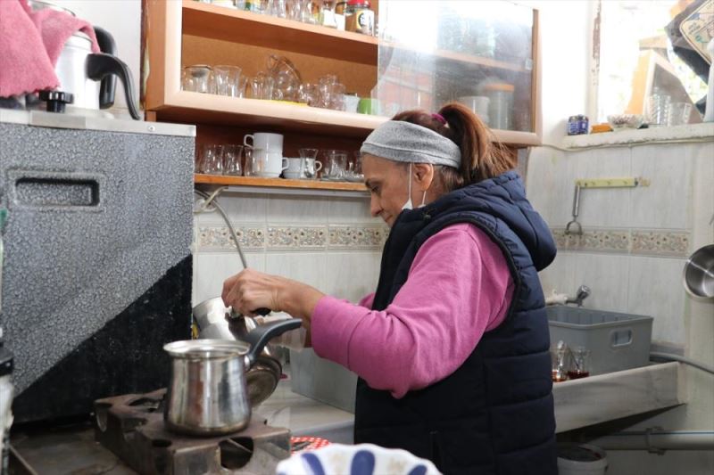 İki çocuk annesi kadın, eşinin iş yerinde 