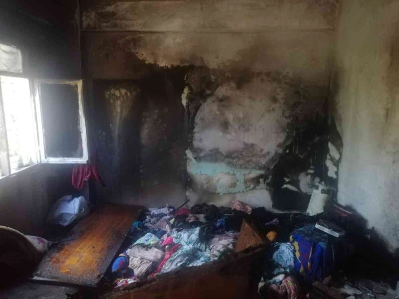 Sobadan çıkan kıvılcım evi yaktı
