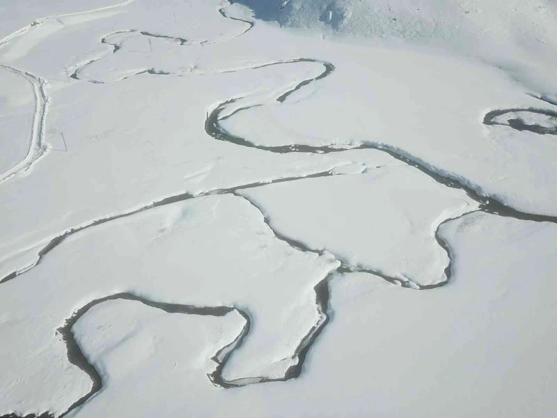 Şırnak’ta yaz ve kış aylarında çekilen menderesler göz kamaştırdı

