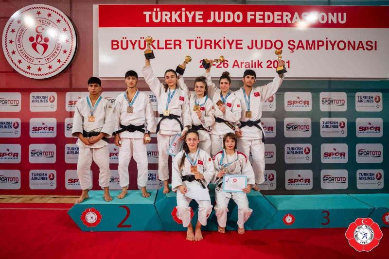 Kağıtspor’un judocuları madalyalarını aldı
