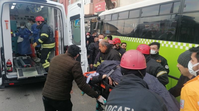 Annenin öldüğü, kızlarının yaralandığı feci kazada sürücülere ev hapsi cezası
