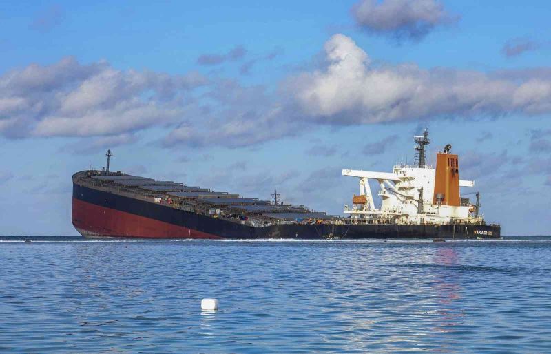 Mauritius’ta çevre felaketine neden olan geminin kaptanına 20 ay hapis cezası

