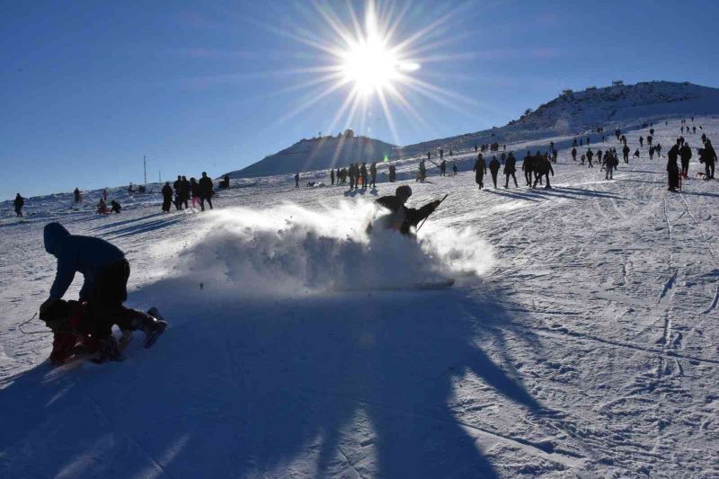 Güneydoğu’nun tek kayak merkezinde sezon açıldı
