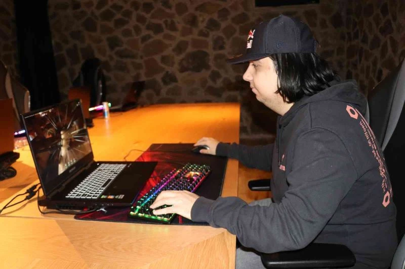 Günde 9 saat çalışarak tarihin ilk Espor Dünya Şampiyonu oldu
