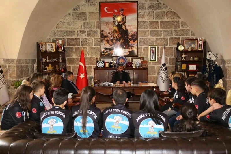 Ülkenin geleceğine yön verecek bireyler Payas Stem Yapay Zeka Merkezinde yetişiyor
