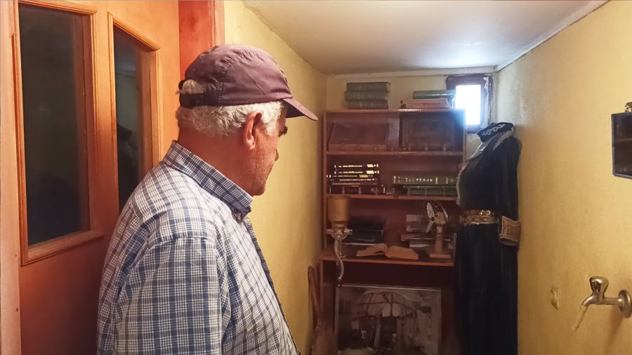 40 yılda 3 binden fazla antika biriktiren Eskişehirli Mustafa amca tam bir Mendres hayranı. Menderes'i darbeden saatler önce Eskişehir'de görmüş ve tanışma fırsatı bulmuş!