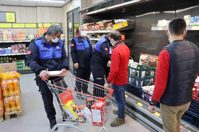 Günyüzü’nde zabıtalar esnaf ve marketleri denetlemeye çıktı
