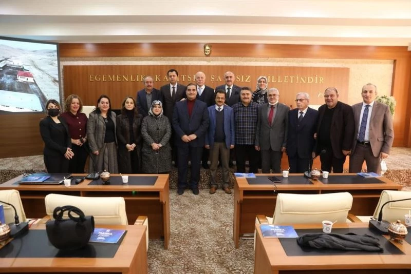 Başkan Sekmen Kent Konseyi yönetimiyle bir araya geldi
