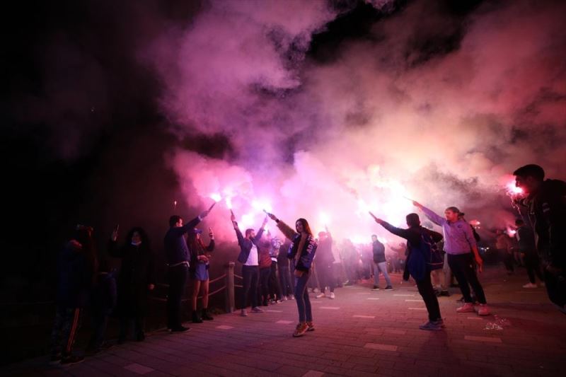 Adana Demirsporlu taraftarlar, kulübün 81. kuruluş yıl dönümünü kutladı