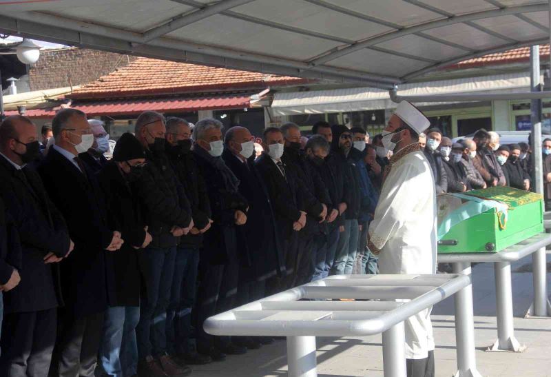 Kardeşi tarafından öldürülen Ayşegül öğretmen son yolculuğuna uğurlandı
