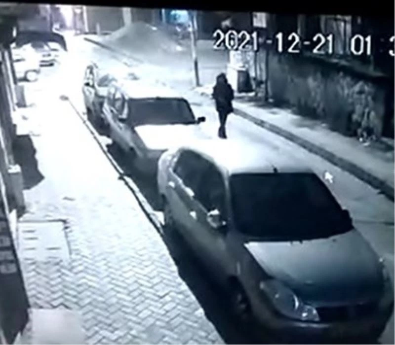 Dört iş yerinin camlarını kırdı, hiçbir şey olmamış gibi uzaklaştı
