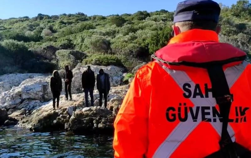 Karada mahsur kalan 4 düzensiz göçmen kurtarıldı
