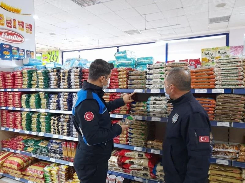 Zabıta zincir marketleri denetledi
