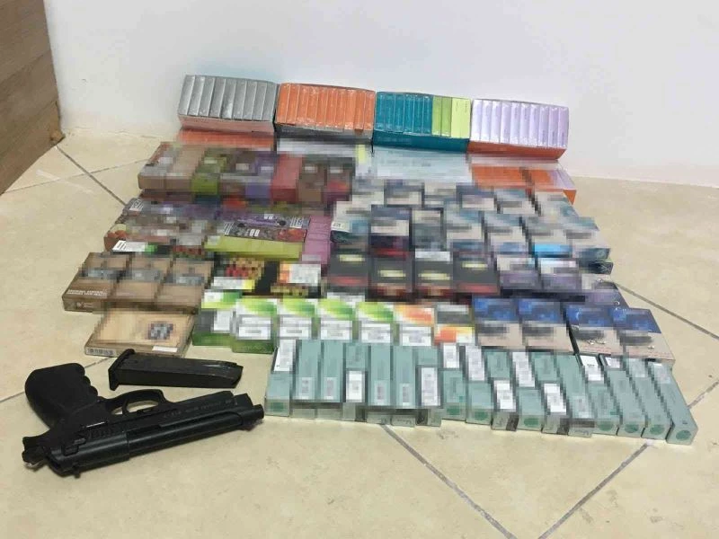 Antalya’da piyasa değeri 37 bin TL olan 2 bin 376 adet elektronik sigara ele geçirildi

