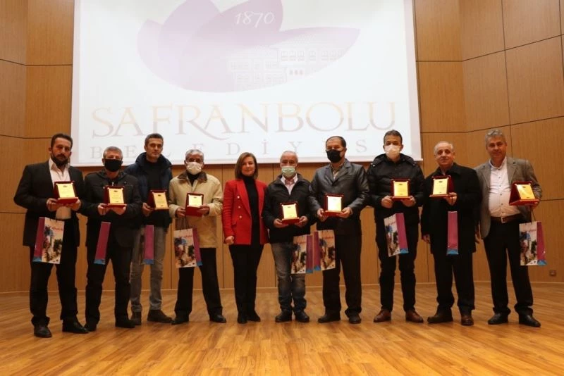 Başkan Köse’den emekli personellere teşekkür plaketi

