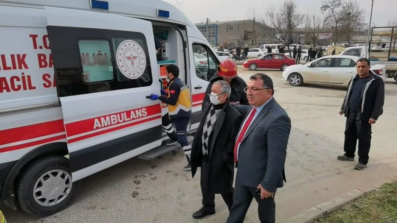 Kahreden tesadüf: Şans eseri kaza yerinden geçerken, oğlunun yaralandığını gördü
