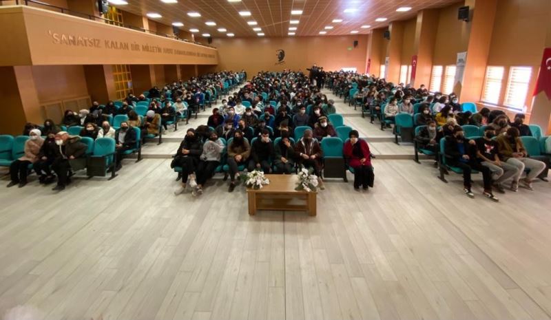 Nallıhan’da öğrencilere güvenli internet semineri verildi
