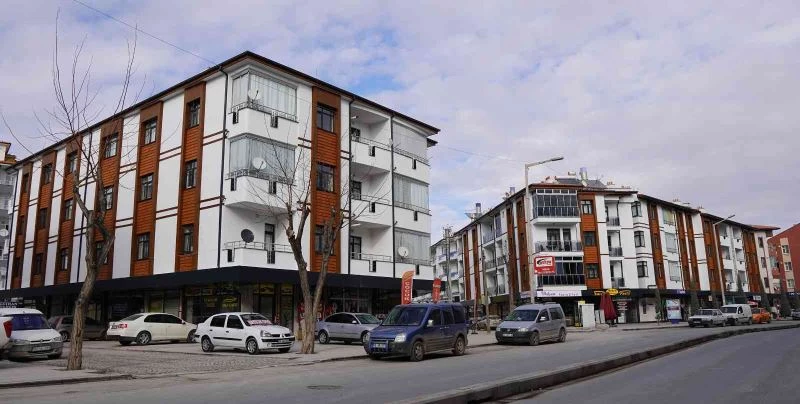 Başkan Altay: “Karapınar’da 180 dükkan, 80 konutta cephe düzenlemesi yapıyoruz”
