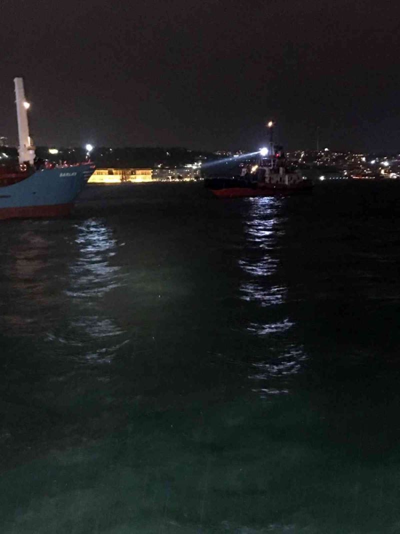 İstanbul Boğazı’nda arıza yapan gemi Ahırkapı’ya demirletildi
