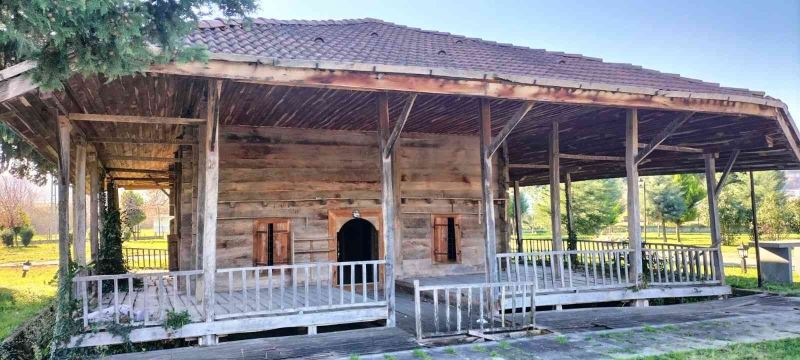200 yıllık ahşap çivisiz camiye restorasyon
