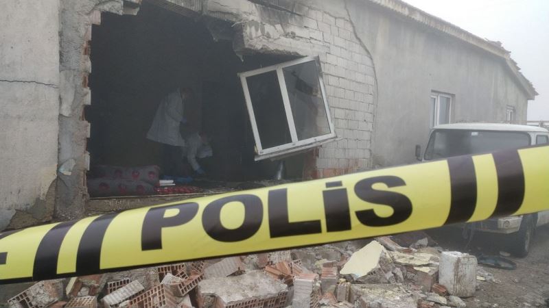 Evde patlama oldu, anne yaralandı 8 çocuğu yara almadan kurtuldu
