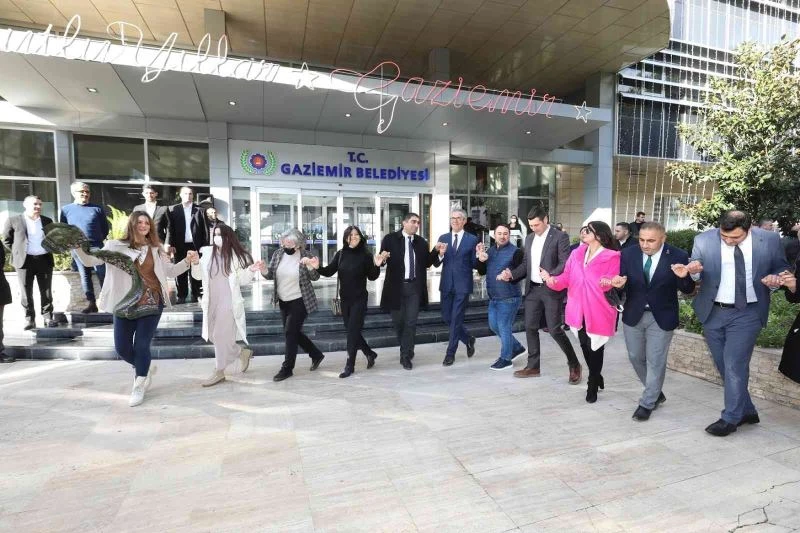 Gaziemir’de memurların toplu sözleşme sevinci
