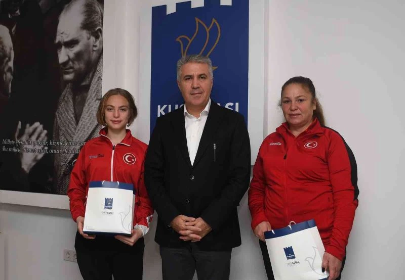 Kuşadalı milli karateci Akarkan, Başkan yardımcısı Turan ile bir araya geldi
