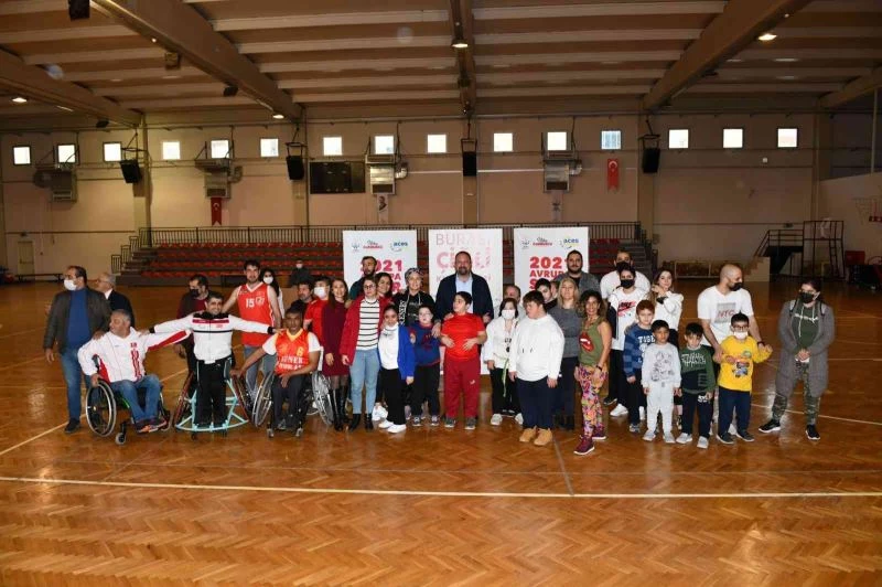 Çiğli engelleri birlikte aşıyor
