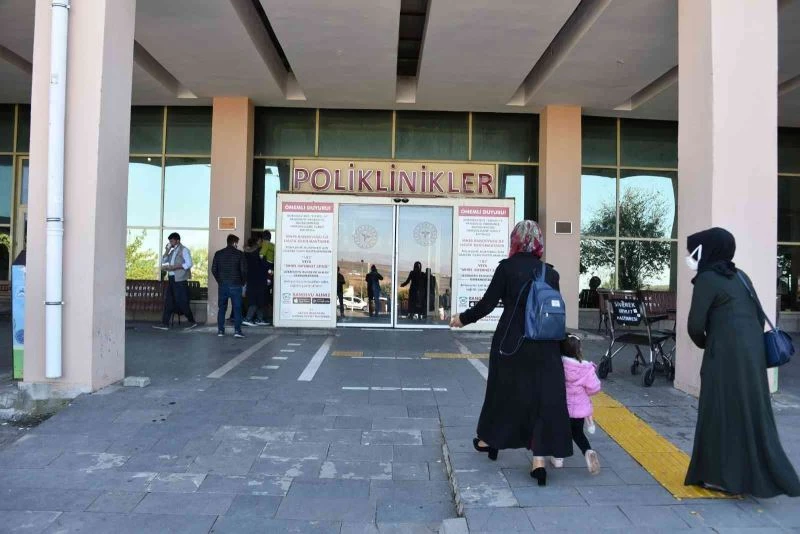 Hastanede karşılaşan husumetli ailler birbirine girdi: 2’si ağır 3 yaralı
