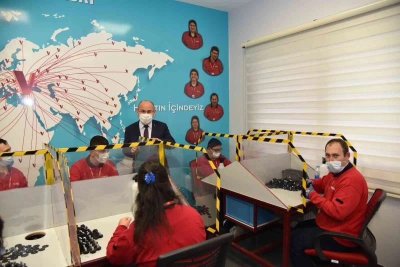 Vali Karadeniz engellileri iş yerinde ziyaret etti
