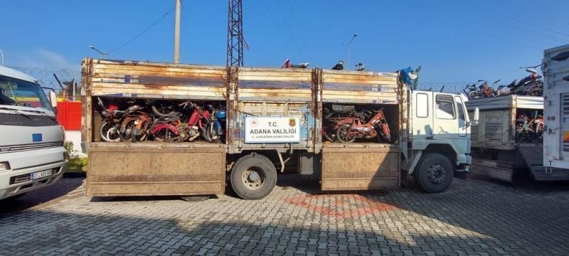 Hatay’dan Adana’ya getirilen 400 çalıntı motosiklet ele geçirildi
