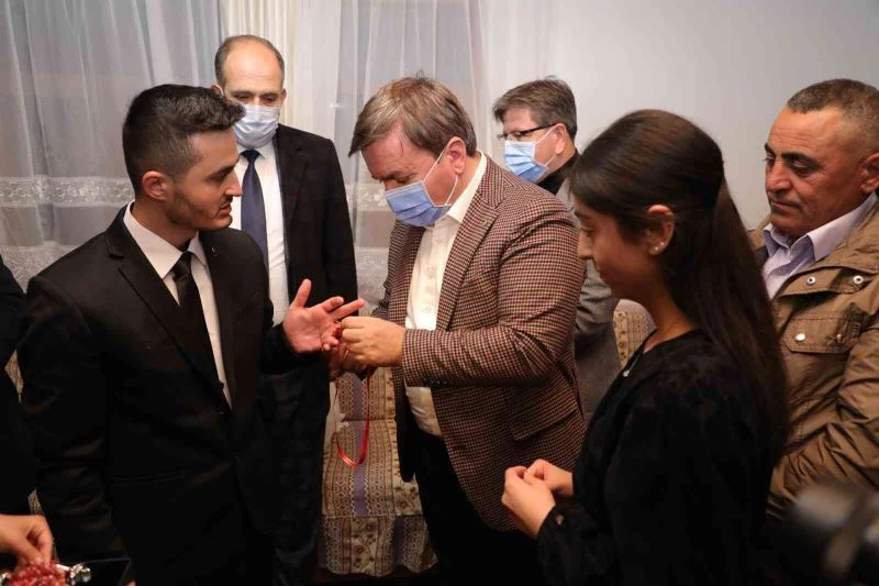 Anne ve babası olmayan gence sevdiği kızı Vali Aydoğdu istedi
