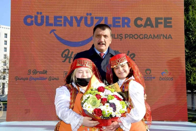 Büyükşehir Belediyesi Gülen Yüzler Kafesi hizmete girdi
