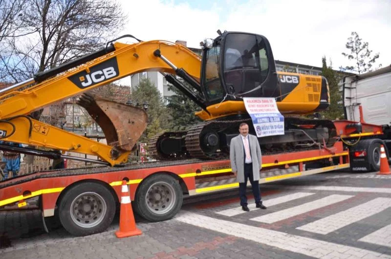 Emet Belediyesi’nin araç filosuna ekskavatör katıldı

