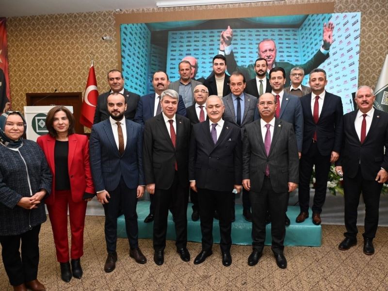 Başkan Kara, AK Parti’lilere projelerini anlattı
