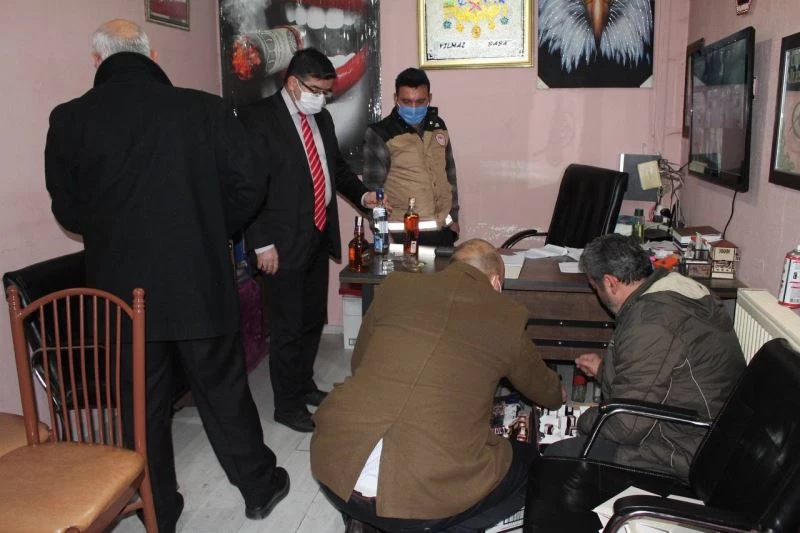 Bayburt’ta yılbaşı öncesi alkol satış yerleri ve eğlence mekanları denetlendi
