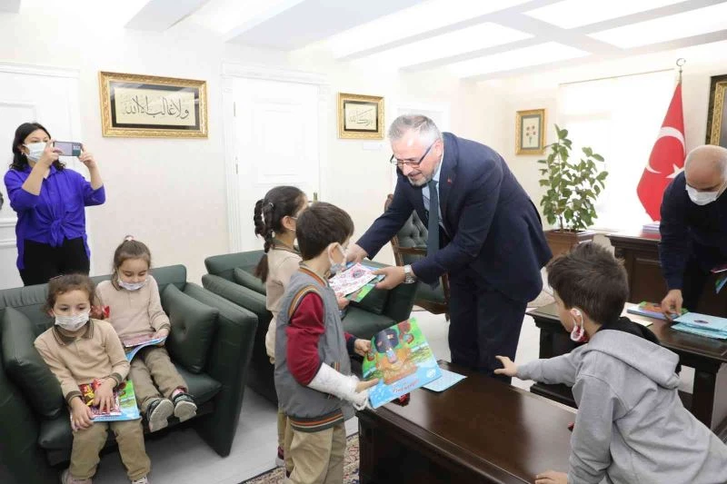Başkan Hamit Kılıç minik yürekleri ağırladı
