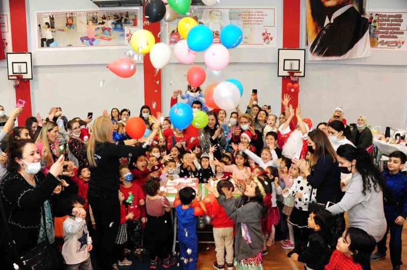 Balçovalı miniklere yeni yıl eğlencesi
