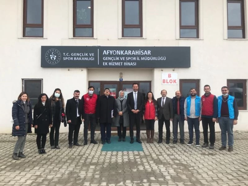 Şampiyonlar ödüllerini Kahyaoğlu’ndan aldı
