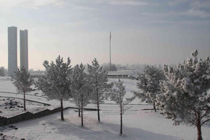 Malazgirt’te kırağı ile gelen güzellik
