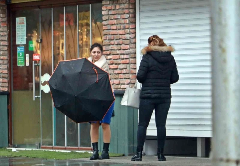 Antalya’da ’Kırmızı’ kod cadde ve sokakları boşalttı
