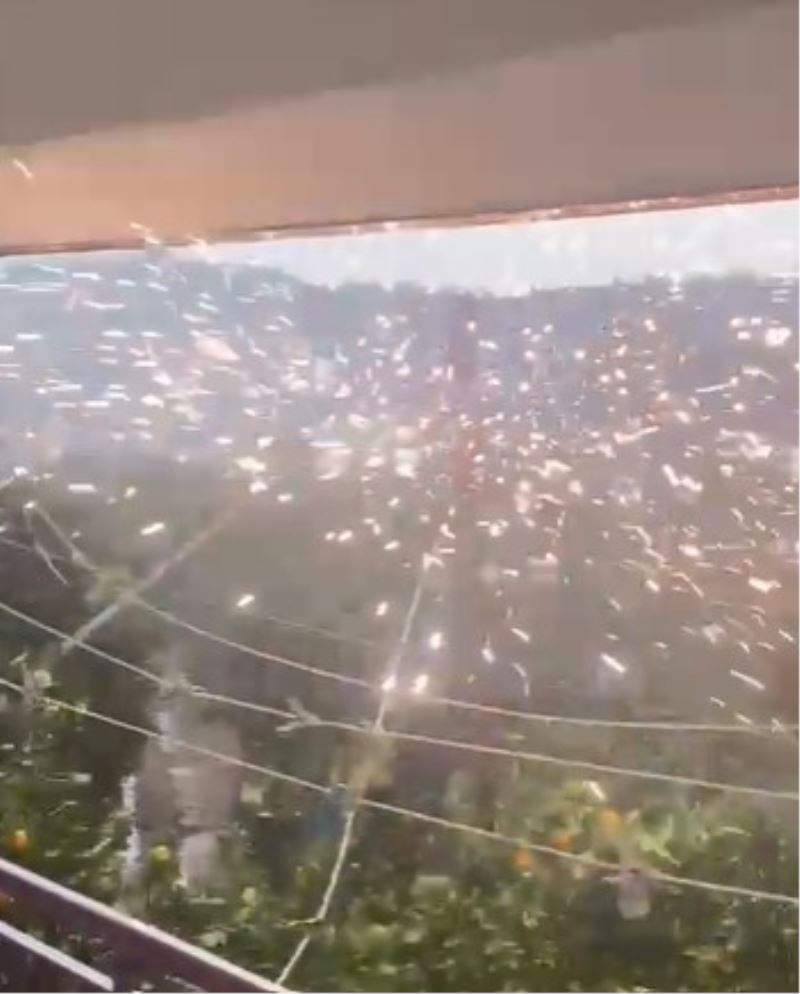 Kemer’de rüzgardan aşınan elektrik telleri patladı
