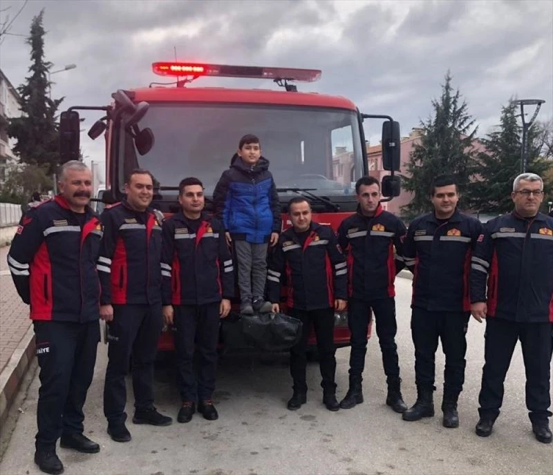 İtfaiyecilerden trafik kazasında ölen mesai arkadaşlarının torununa sürpriz