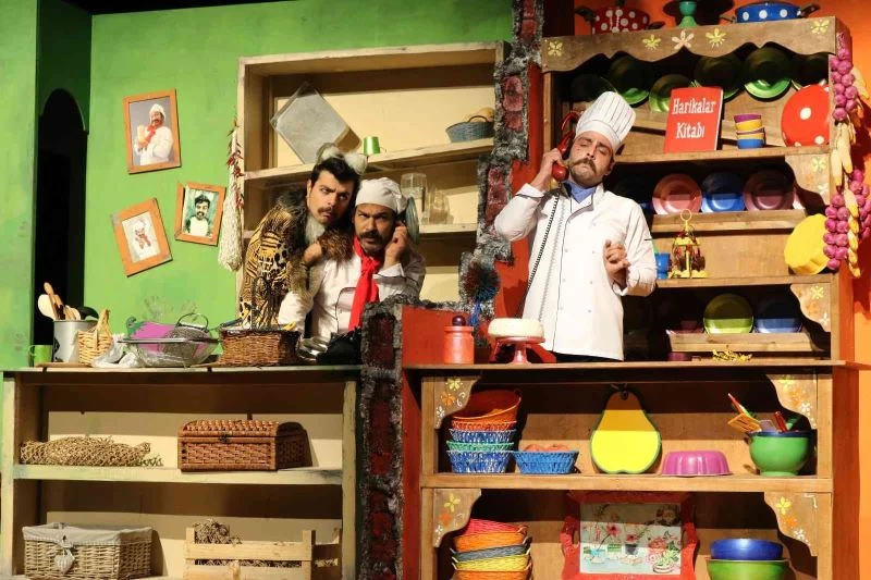 Tiyatroyu dolduran çocuklar “harikalar mutfağı” neşeli gözlerle izledi
