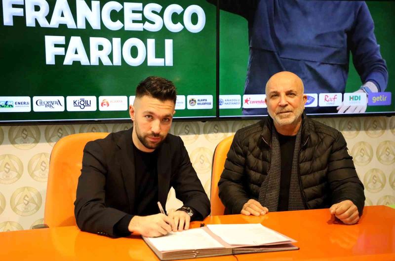 Alanyaspor, Francesco Farioli ile 2.5 yıllık sözleşme imzaladı
