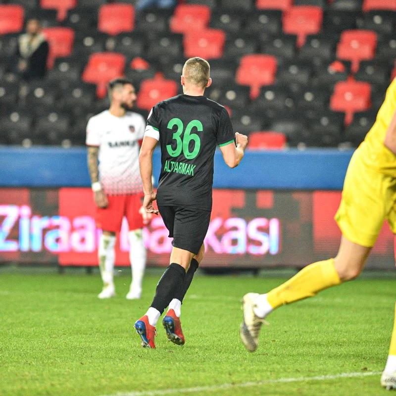 Burak Altıparmak: “Bursaspor’u layık olduğu yere taşıyacağız”
