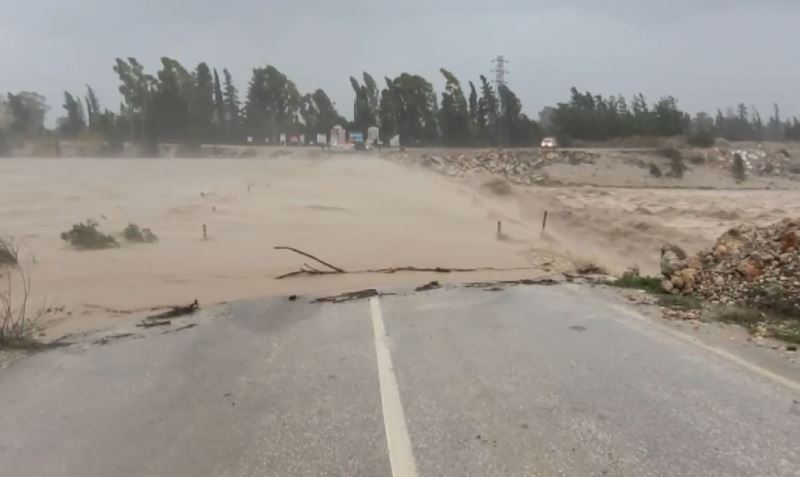 Antalya’da bazı bölgelere düşen yağış miktarı 400 kilogramı aştı
